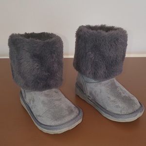 Sugar Kids Faux Fur boot Gray sz 8 Toddler